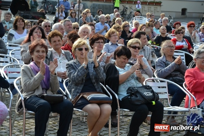 Zdjęcie w galerii na portalu naszraciborz.pl: Hiszpańska muzyka, przepiękne stroje i dekoracje, czyli Poemat dla Hiszpanii na Zamku Piastowskim  wiadomości z regionu