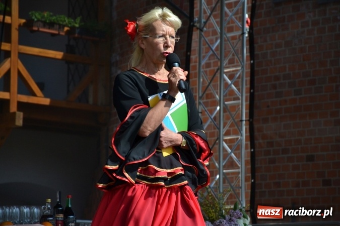 Zdjęcie w galerii na portalu naszraciborz.pl: Hiszpańska muzyka, przepiękne stroje i dekoracje, czyli Poemat dla Hiszpanii na Zamku Piastowskim  wiadomości z regionu