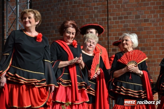 Zdjęcie w galerii na portalu naszraciborz.pl: Hiszpańska muzyka, przepiękne stroje i dekoracje, czyli Poemat dla Hiszpanii na Zamku Piastowskim  wiadomości z regionu