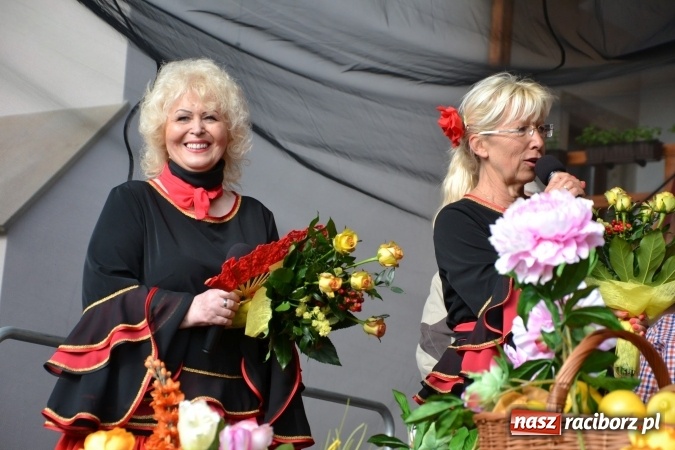 Zdjęcie w galerii na portalu naszraciborz.pl: Hiszpańska muzyka, przepiękne stroje i dekoracje, czyli Poemat dla Hiszpanii na Zamku Piastowskim  wiadomości z regionu