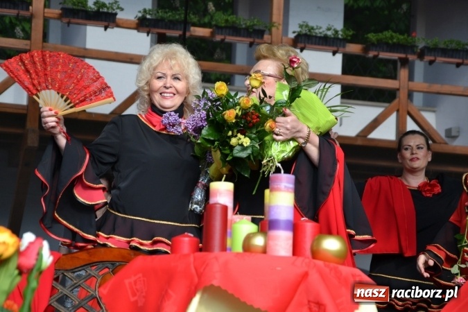 Zdjęcie w galerii na portalu naszraciborz.pl: Hiszpańska muzyka, przepiękne stroje i dekoracje, czyli Poemat dla Hiszpanii na Zamku Piastowskim  wiadomości z regionu