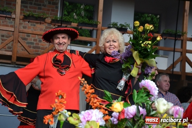 Zdjęcie w galerii na portalu naszraciborz.pl: Hiszpańska muzyka, przepiękne stroje i dekoracje, czyli Poemat dla Hiszpanii na Zamku Piastowskim  wiadomości z regionu