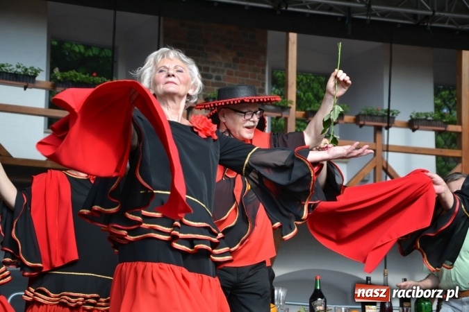 Zdjęcie w galerii na portalu naszraciborz.pl: Hiszpańska muzyka, przepiękne stroje i dekoracje, czyli Poemat dla Hiszpanii na Zamku Piastowskim  wiadomości z regionu