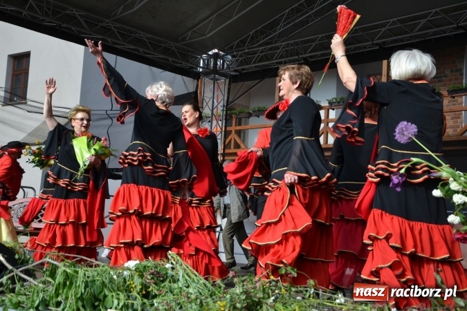 Zdjęcie w galerii na portalu naszraciborz.pl: Hiszpańska muzyka, przepiękne stroje i dekoracje, czyli Poemat dla Hiszpanii na Zamku Piastowskim  wiadomości z regionu