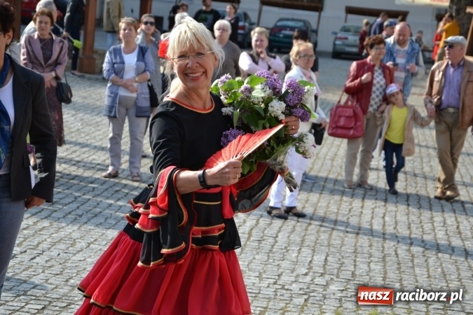 Zdjęcie w galerii na portalu naszraciborz.pl: Hiszpańska muzyka, przepiękne stroje i dekoracje, czyli Poemat dla Hiszpanii na Zamku Piastowskim  wiadomości z regionu