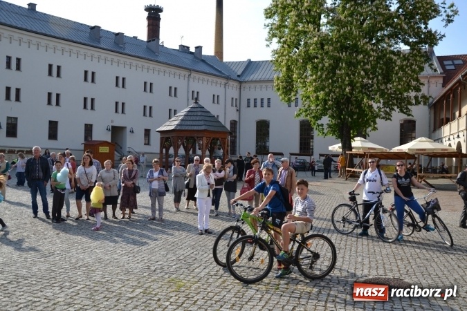 Zdjęcie w galerii na portalu naszraciborz.pl: Hiszpańska muzyka, przepiękne stroje i dekoracje, czyli Poemat dla Hiszpanii na Zamku Piastowskim  wiadomości z regionu