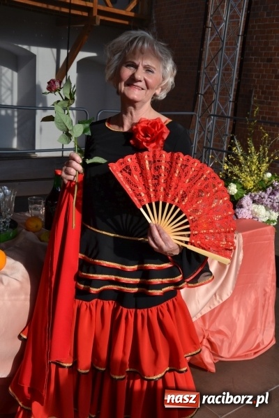 Zdjęcie w galerii na portalu naszraciborz.pl: Hiszpańska muzyka, przepiękne stroje i dekoracje, czyli Poemat dla Hiszpanii na Zamku Piastowskim  wiadomości z regionu