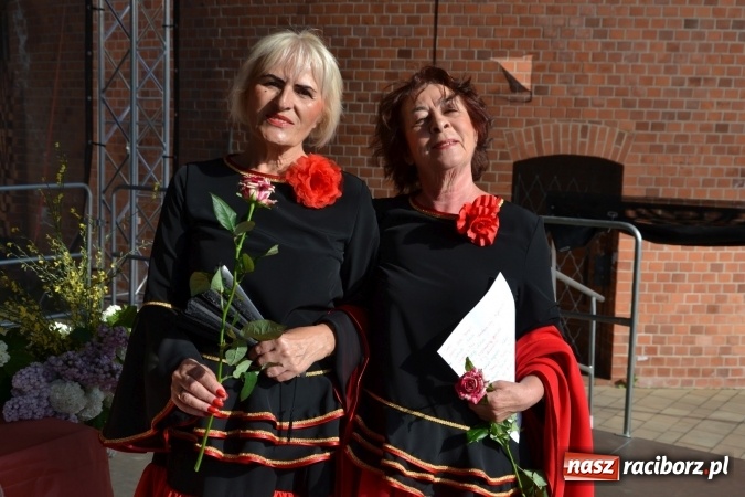 Zdjęcie w galerii na portalu naszraciborz.pl: Hiszpańska muzyka, przepiękne stroje i dekoracje, czyli Poemat dla Hiszpanii na Zamku Piastowskim  wiadomości z regionu