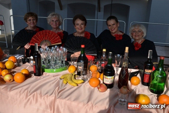 Zdjęcie w galerii na portalu naszraciborz.pl: Hiszpańska muzyka, przepiękne stroje i dekoracje, czyli Poemat dla Hiszpanii na Zamku Piastowskim  wiadomości z regionu