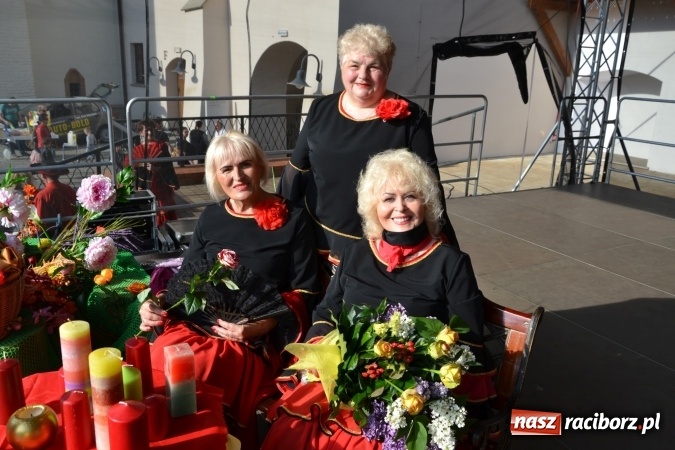 Zdjęcie w galerii na portalu naszraciborz.pl: Hiszpańska muzyka, przepiękne stroje i dekoracje, czyli Poemat dla Hiszpanii na Zamku Piastowskim  wiadomości z regionu