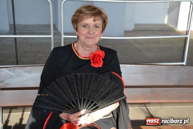 Zdjęcie w galerii na portalu naszraciborz.pl: Hiszpańska muzyka, przepiękne stroje i dekoracje, czyli Poemat dla Hiszpanii na Zamku Piastowskim  wiadomości z regionu