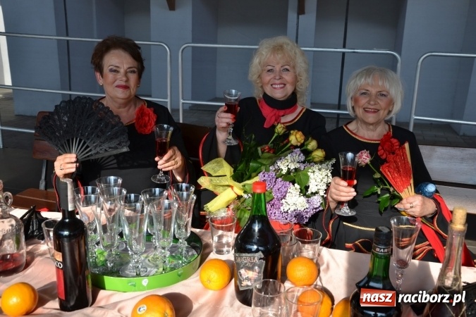 Zdjęcie w galerii na portalu naszraciborz.pl: Hiszpańska muzyka, przepiękne stroje i dekoracje, czyli Poemat dla Hiszpanii na Zamku Piastowskim  wiadomości z regionu