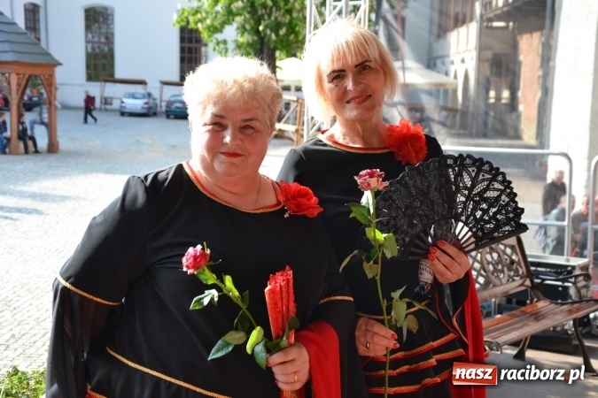 Zdjęcie w galerii na portalu naszraciborz.pl: Hiszpańska muzyka, przepiękne stroje i dekoracje, czyli Poemat dla Hiszpanii na Zamku Piastowskim  wiadomości z regionu