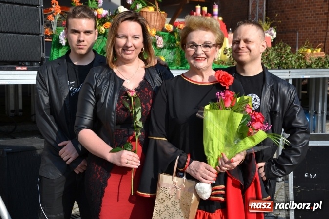 Zdjęcie w galerii na portalu naszraciborz.pl: Hiszpańska muzyka, przepiękne stroje i dekoracje, czyli Poemat dla Hiszpanii na Zamku Piastowskim  wiadomości z regionu