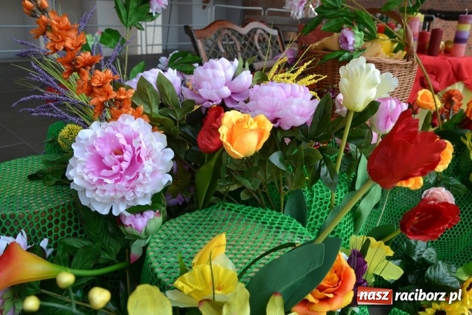 Zdjęcie w galerii na portalu naszraciborz.pl: Hiszpańska muzyka, przepiękne stroje i dekoracje, czyli Poemat dla Hiszpanii na Zamku Piastowskim  wiadomości z regionu