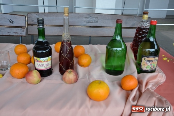 Zdjęcie w galerii na portalu naszraciborz.pl: Hiszpańska muzyka, przepiękne stroje i dekoracje, czyli Poemat dla Hiszpanii na Zamku Piastowskim  wiadomości z regionu