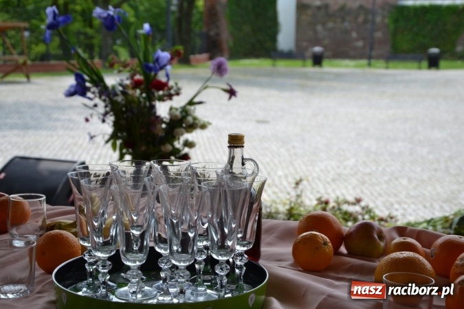 Zdjęcie w galerii na portalu naszraciborz.pl: Hiszpańska muzyka, przepiękne stroje i dekoracje, czyli Poemat dla Hiszpanii na Zamku Piastowskim  wiadomości z regionu