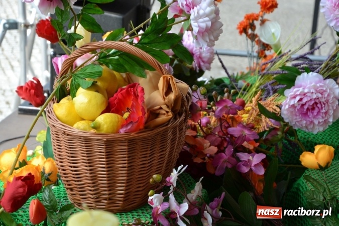 Zdjęcie w galerii na portalu naszraciborz.pl: Hiszpańska muzyka, przepiękne stroje i dekoracje, czyli Poemat dla Hiszpanii na Zamku Piastowskim  wiadomości z regionu