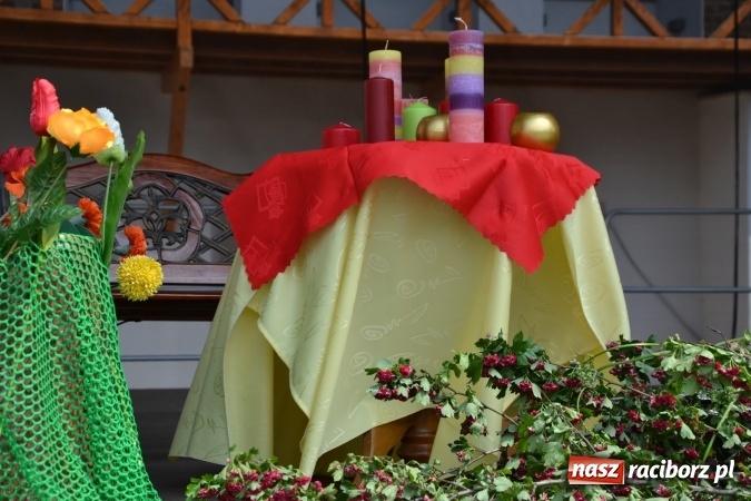 Zdjęcie w galerii na portalu naszraciborz.pl: Hiszpańska muzyka, przepiękne stroje i dekoracje, czyli Poemat dla Hiszpanii na Zamku Piastowskim  wiadomości z regionu