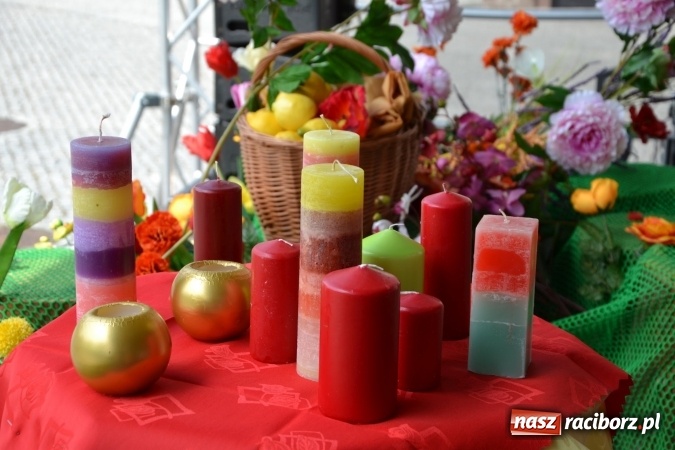 Zdjęcie w galerii na portalu naszraciborz.pl: Hiszpańska muzyka, przepiękne stroje i dekoracje, czyli Poemat dla Hiszpanii na Zamku Piastowskim  wiadomości z regionu