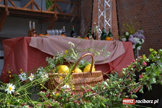 Zdjęcie w galerii na portalu naszraciborz.pl: Hiszpańska muzyka, przepiękne stroje i dekoracje, czyli Poemat dla Hiszpanii na Zamku Piastowskim  wiadomości z regionu