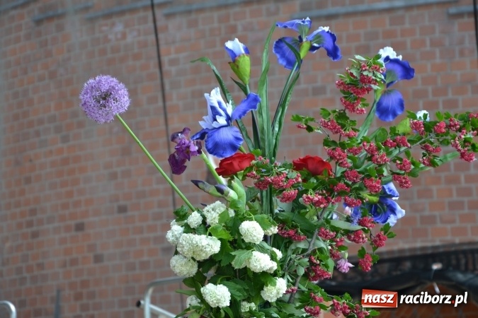 Zdjęcie w galerii na portalu naszraciborz.pl: Hiszpańska muzyka, przepiękne stroje i dekoracje, czyli Poemat dla Hiszpanii na Zamku Piastowskim  wiadomości z regionu