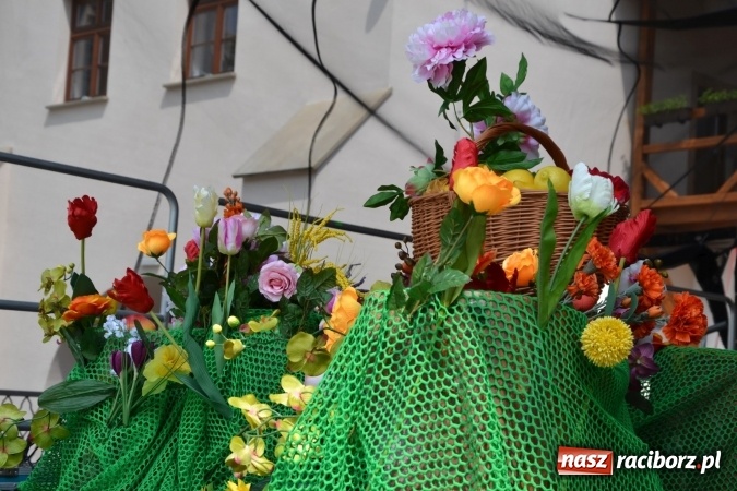 Zdjęcie w galerii na portalu naszraciborz.pl: Hiszpańska muzyka, przepiękne stroje i dekoracje, czyli Poemat dla Hiszpanii na Zamku Piastowskim  wiadomości z regionu