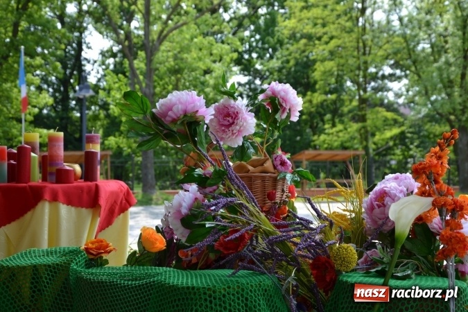 Zdjęcie w galerii na portalu naszraciborz.pl: Hiszpańska muzyka, przepiękne stroje i dekoracje, czyli Poemat dla Hiszpanii na Zamku Piastowskim  wiadomości z regionu