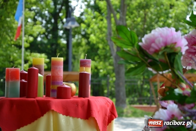 Zdjęcie w galerii na portalu naszraciborz.pl: Hiszpańska muzyka, przepiękne stroje i dekoracje, czyli Poemat dla Hiszpanii na Zamku Piastowskim  wiadomości z regionu