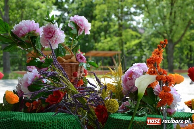 Zdjęcie w galerii na portalu naszraciborz.pl: Hiszpańska muzyka, przepiękne stroje i dekoracje, czyli Poemat dla Hiszpanii na Zamku Piastowskim  wiadomości z regionu