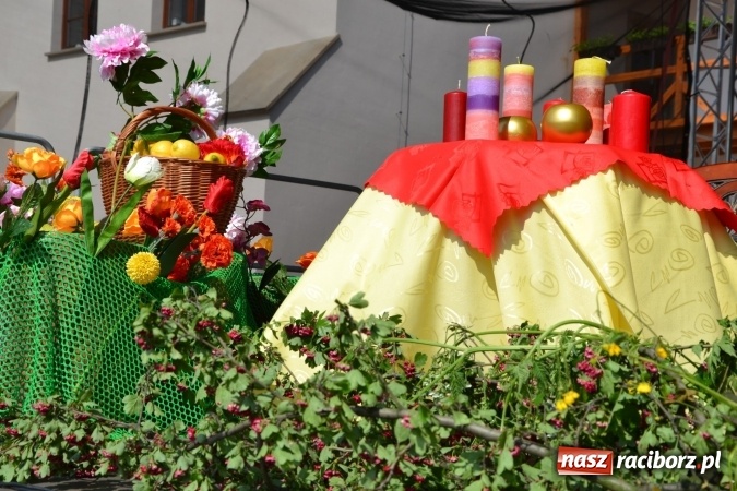 Zdjęcie w galerii na portalu naszraciborz.pl: Hiszpańska muzyka, przepiękne stroje i dekoracje, czyli Poemat dla Hiszpanii na Zamku Piastowskim  wiadomości z regionu