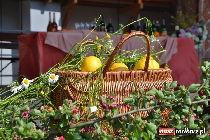 Zdjęcie w galerii na portalu naszraciborz.pl: Hiszpańska muzyka, przepiękne stroje i dekoracje, czyli Poemat dla Hiszpanii na Zamku Piastowskim  wiadomości z regionu