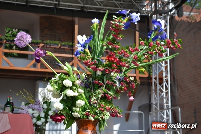 Zdjęcie w galerii na portalu naszraciborz.pl: Hiszpańska muzyka, przepiękne stroje i dekoracje, czyli Poemat dla Hiszpanii na Zamku Piastowskim  wiadomości z regionu