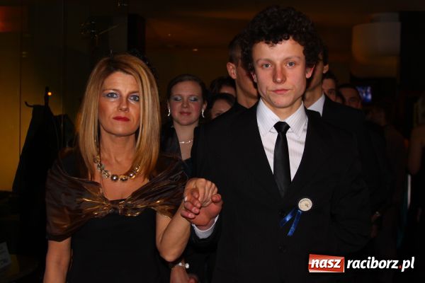 Zdjęcie w galerii na portalu naszraciborz.pl: Studniówka I LO: Poloneza czas zacząć... wiadomości z regionu