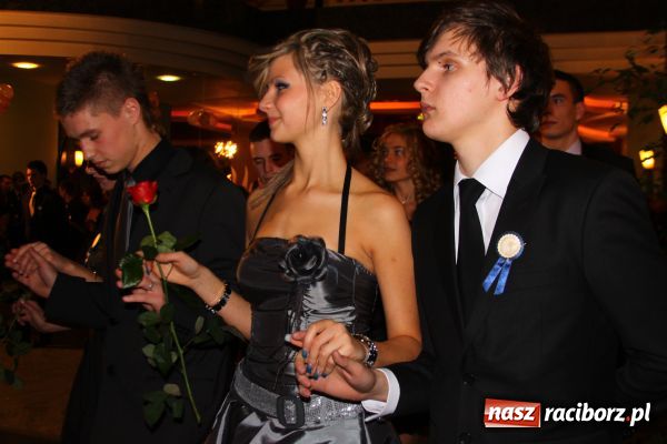 Zdjęcie w galerii na portalu naszraciborz.pl: Studniówka I LO: Poloneza czas zacząć... wiadomości z regionu