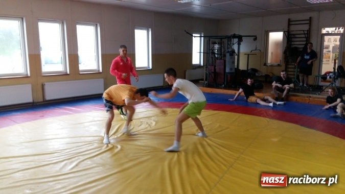 Zdjęcie w galerii na portalu naszraciborz.pl: Podopieczni MOW w Rudach z wizytą w LKS Dąb Brzeźnica wiadomości z regionu