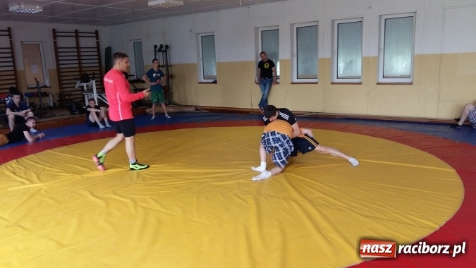 Zdjęcie w galerii na portalu naszraciborz.pl: Podopieczni MOW w Rudach z wizytą w LKS Dąb Brzeźnica wiadomości z regionu