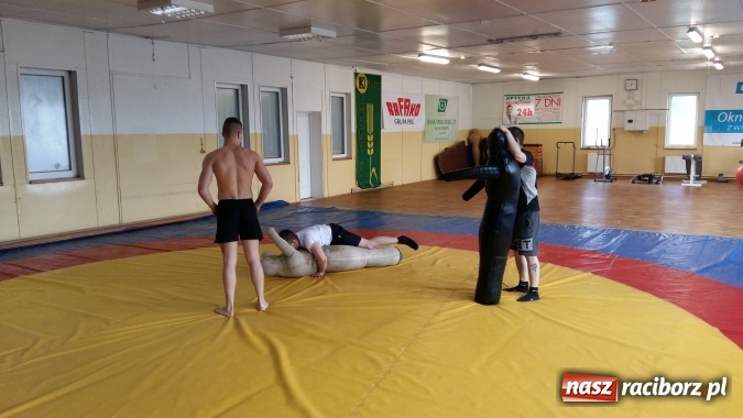 Zdjęcie w galerii na portalu naszraciborz.pl: Podopieczni MOW w Rudach z wizytą w LKS Dąb Brzeźnica wiadomości z regionu