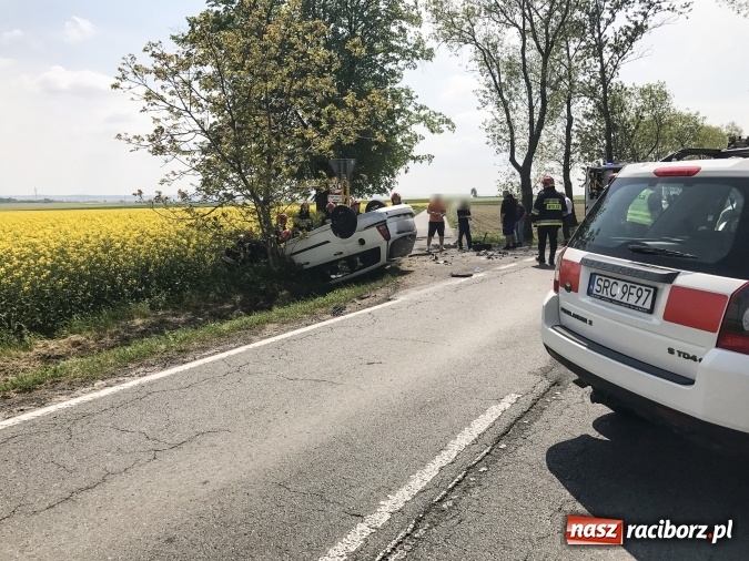 Zdjęcie w galerii na portalu naszraciborz.pl: Wypadek na trasie Pietrowice Wielkie - Racibórz. Dwie osoby w szpitalu, sprawca doznał urazu kręgosłupa  wiadomości z regionu
