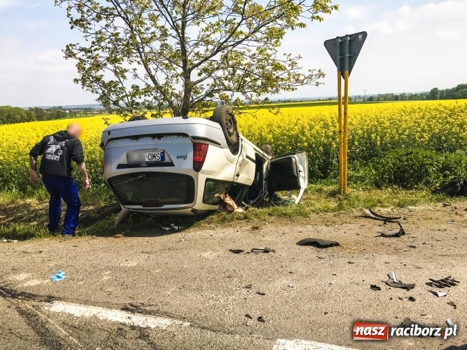 Zdjęcie w galerii na portalu naszraciborz.pl: Wypadek na trasie Pietrowice Wielkie - Racibórz. Dwie osoby w szpitalu, sprawca doznał urazu kręgosłupa  wiadomości z regionu