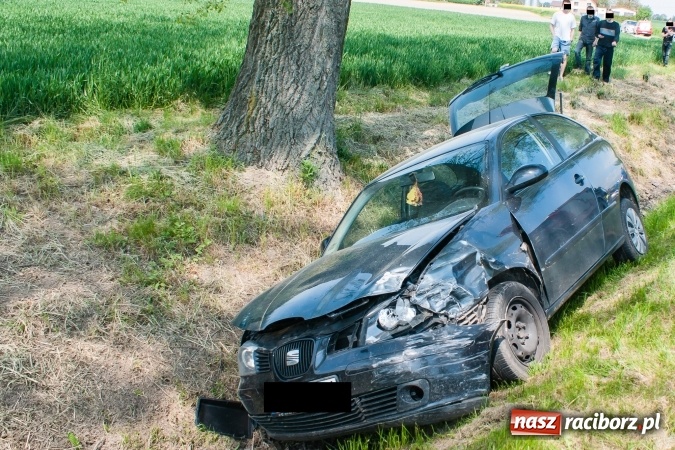 Zdjęcie w galerii na portalu naszraciborz.pl: Wypadek na trasie Pietrowice Wielkie - Racibórz. Dwie osoby w szpitalu, sprawca doznał urazu kręgosłupa  wiadomości z regionu