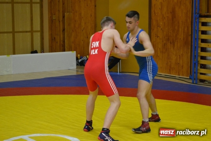 Zdjęcie w galerii na portalu naszraciborz.pl: Świetny start zapaśników Unii Racibórz w Czechach wiadomości z regionu