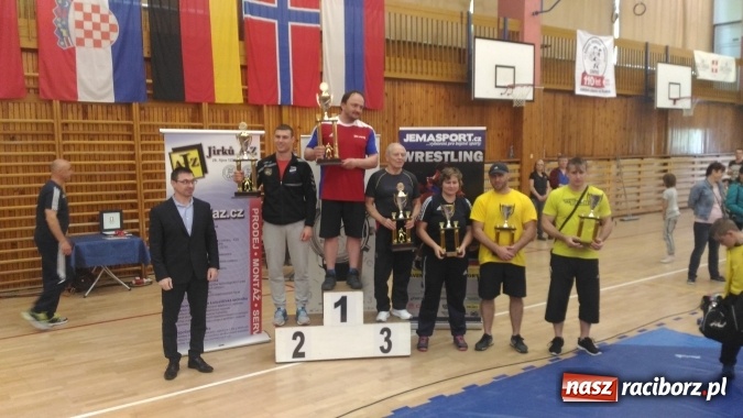 Zdjęcie w galerii na portalu naszraciborz.pl: Świetny start zapaśników Unii Racibórz w Czechach wiadomości z regionu
