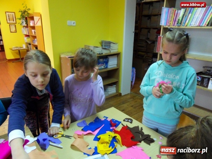 Zdjęcie w galerii na portalu naszraciborz.pl: Warsztatowy zawrót głowy w bibliotece w Markowicach  wiadomości z regionu