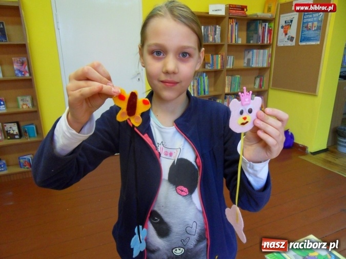 Zdjęcie w galerii na portalu naszraciborz.pl: Warsztatowy zawrót głowy w bibliotece w Markowicach  wiadomości z regionu