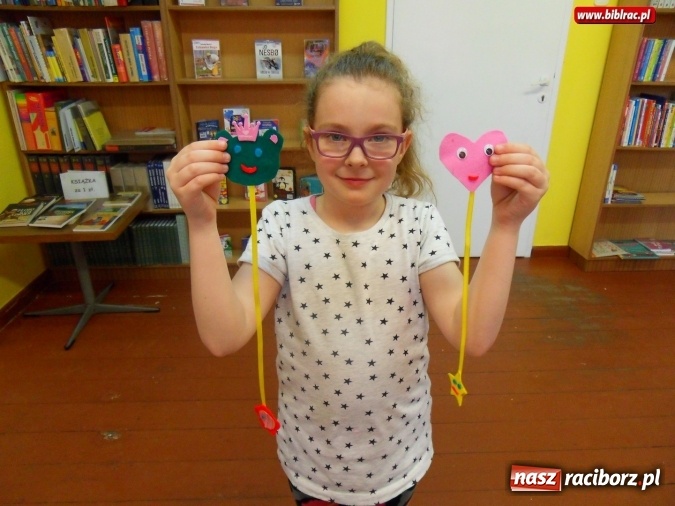 Zdjęcie w galerii na portalu naszraciborz.pl: Warsztatowy zawrót głowy w bibliotece w Markowicach  wiadomości z regionu