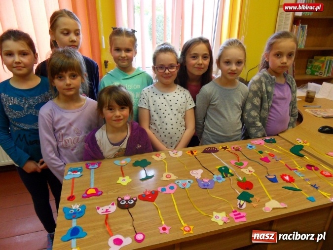 Zdjęcie w galerii na portalu naszraciborz.pl: Warsztatowy zawrót głowy w bibliotece w Markowicach  wiadomości z regionu