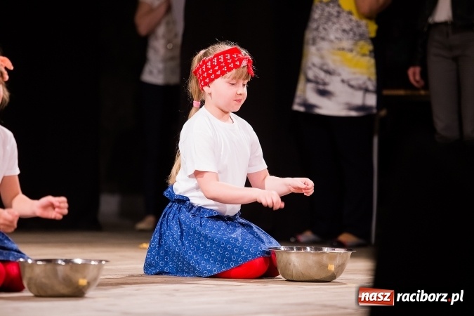 Zdjęcie w galerii na portalu naszraciborz.pl: X Mini Festiwal Przedszkolaków w DK Strzecha wiadomości z regionu