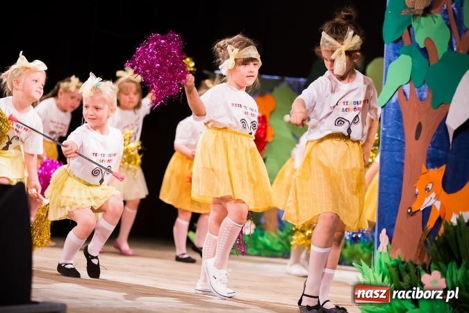 Zdjęcie w galerii na portalu naszraciborz.pl: X Mini Festiwal Przedszkolaków w DK Strzecha wiadomości z regionu