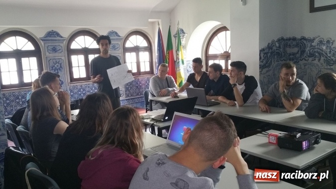 Zdjęcie w galerii na portalu naszraciborz.pl: Technicy budownictwa i architektury krajobrazu z CKZiU nr 1 na praktykach w Portugalii wiadomości z regionu